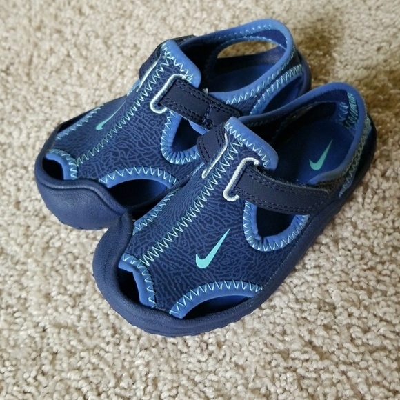 boys nike water shoes